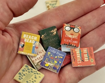Libros en miniatura para casa de muñecas (juego de 5 libros a escala 1:12)