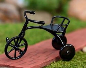 Tricycle miniature en métal pour maison de poupée