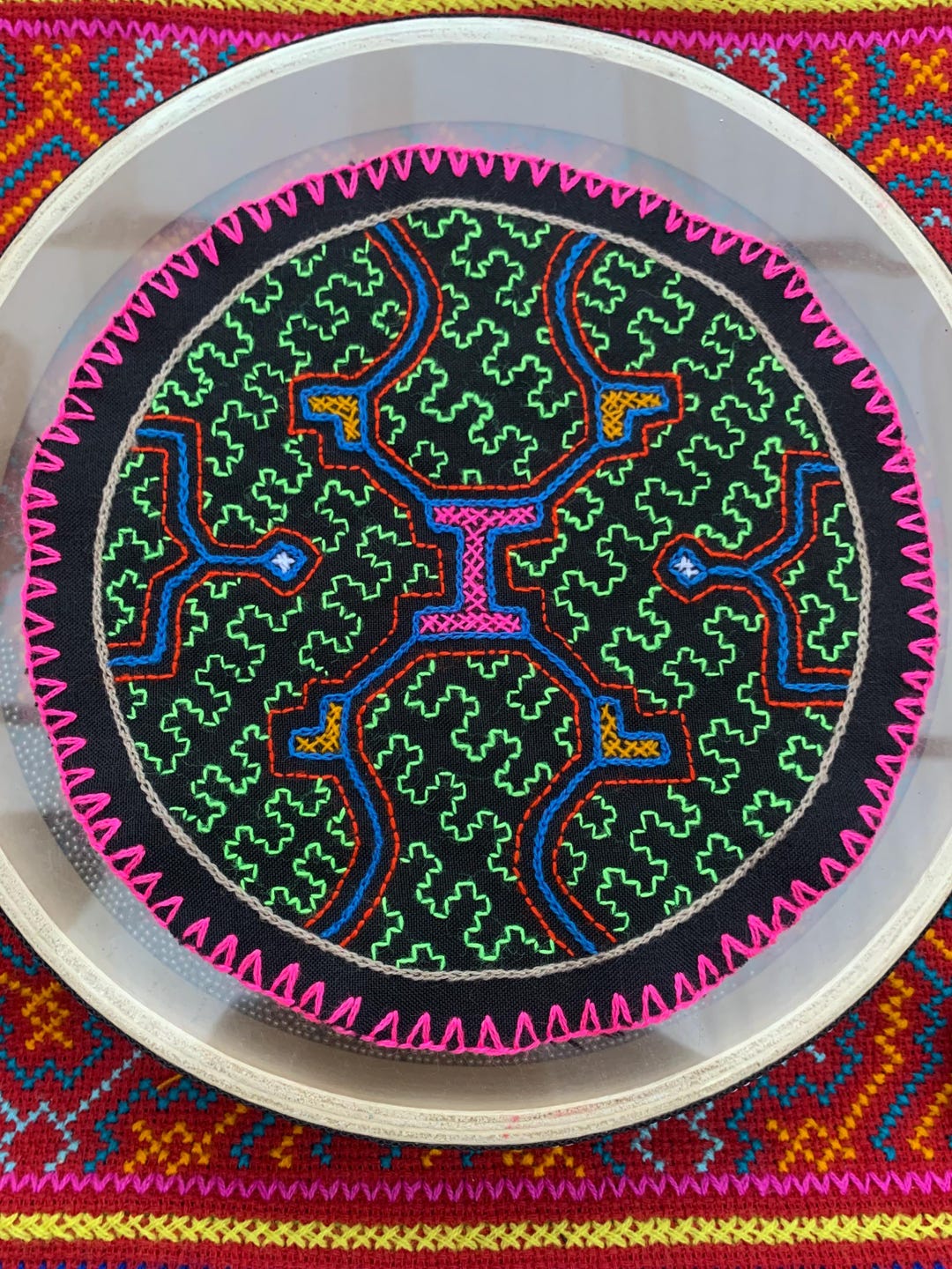 Kene Design Hand-embroidered Shipibo Circle Altar Cloth / Tapestry | Sacred Kené ...