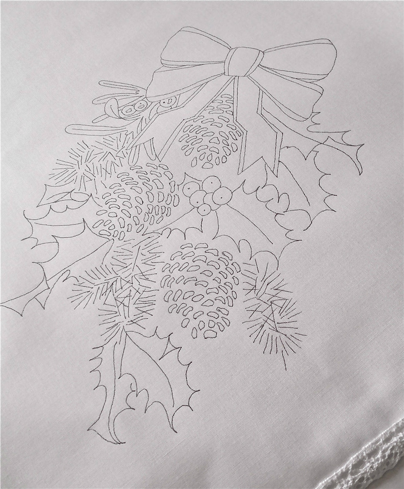 Christmas Wreath Tablecloth Unique Embroidery Pattern Etsy