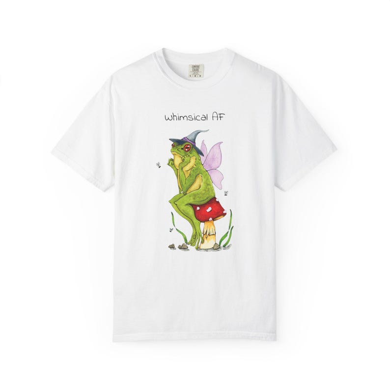 Maglietta con rana divertente e stravagante, maglietta con rana Cottagecore, maglietta con animali magici, maglietta unisex tinta in capo con rospo incantato, regalo per gli amanti delle rane immagine 4