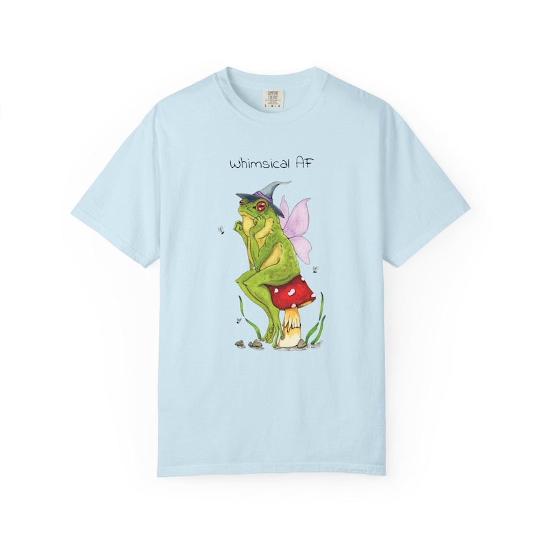 Maglietta con rana divertente e stravagante, maglietta con rana Cottagecore, maglietta con animali magici, maglietta unisex tinta in capo con rospo incantato, regalo per gli amanti delle rane immagine 5