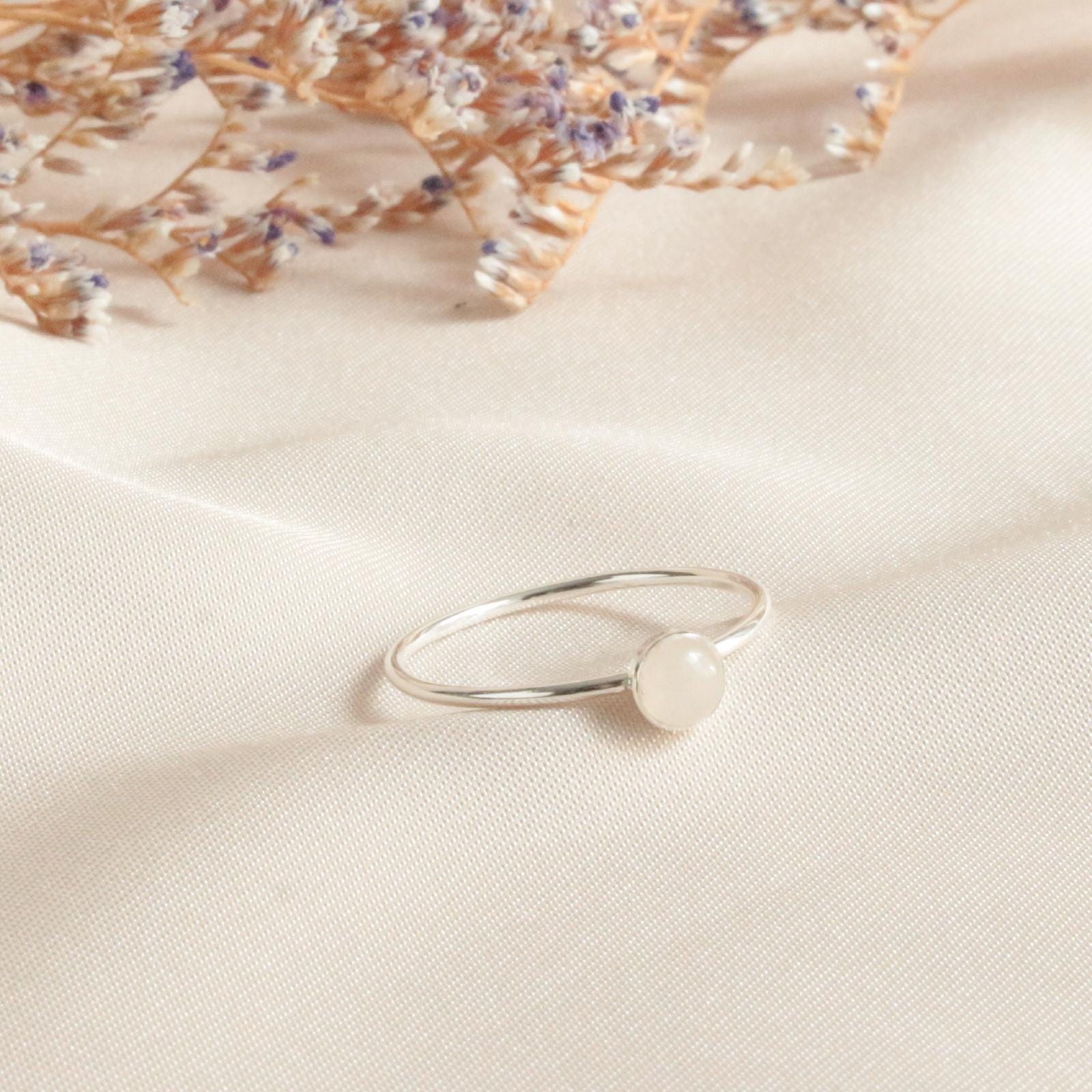 Anillo minimalista de cuarzo rosa dorado, delicado anillo apilable de oro, anillo de piedras preciosas, delicado anillo de cuarzo rosa dorado, anillo minimalista, regalo para ella 4