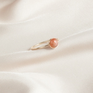 Anillo minimalista de piedra solar naranja, delicado anillo apilable de oro, anillo apilable, anillo de oro con piedras preciosas, anillo de oro, anillo minimalista, regalo para ella, 6 mm