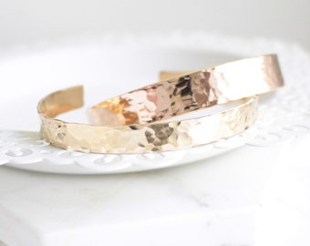 Pulsera de oro martillado, brazalete de oro rosa, brazalete de plata martillado, puño de oro martillado, brazalete de oro martillado, brazalete llamativo, regalo para ella