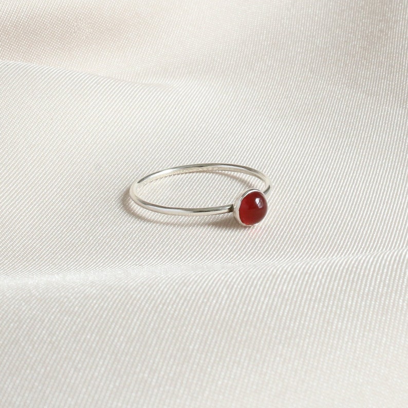 Minimalist Carnelian Ring, Dainty Gold Ring, Stacking Ring, Silver Gemstone Ring, Gold Carnelian Ring, Tiny Minimalist Ring Gift for Her 4mm immagine 4