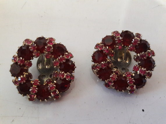 Vintage WEISS Two-tone Pink/Ruby Red Rhinestone C… - image 1