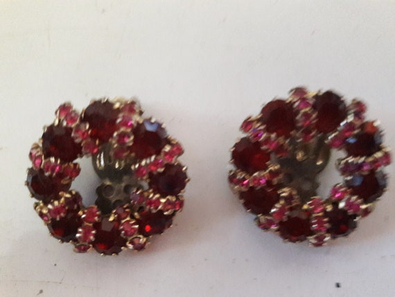 Vintage WEISS Two-tone Pink/Ruby Red Rhinestone C… - image 3