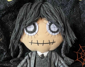 Pop geïnspireerd op Wednesday Addams MADE TO ORDER enge kunstpop. Unieke pop met gotische kunst, lappenpop, emo-donkerpop, verzamelpop