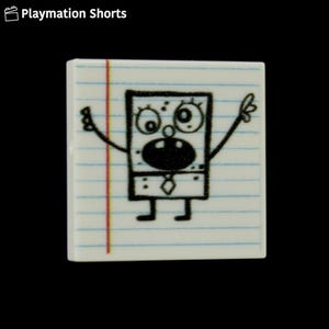 Op de afbeelding: Een vierkante, witte tegel met een cartoontekening van een personage met een grote mond en ogen, armen omhoog. De achtergrond is gelijnd papier met een rode en gele verticale lijn. De tekst "Playmation Shorts" staat in de linkerbovenhoek.