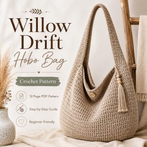 Puede incluir: Un bolso hobo de ganchillo beige con una sola correa para el hombro, un pequeño cierre de botón de madera y una borla decorativa. El texto dice Willow Drift Hobo Bag, Crochet Pattern, 12 Page PDF Pattern, Step-by-Step Guide y Beginner Friendly.