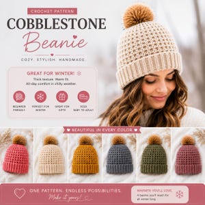 Könnte beinhalten: Eine Frau trägt eine beige gehäkelte Mütze mit einem braunen Bommel. Das Bild zeigt Mützen in verschiedenen Farben: Rot, Beige, Gelb, Grau, Grün und Burgunder. Der Text auf dem Bild lautet "COBBLESTONE Beanie" und "Make it yours!"