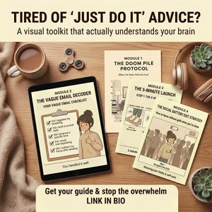 Puede incluir: Una vista cenital muestra una tableta, gu&iacute;as impresas, una taza de caf&eacute;, auriculares y un fidget spinner. La tableta muestra una lista de verificaci&oacute;n titulada "The Vague Email Decoder". Las gu&iacute;as ofrecen estrategias para gestionar el agobio. El texto dice "Tired of 'Just Do It' Advice?" y "Get your guide & stop the overwhelm LINK IN BIO."