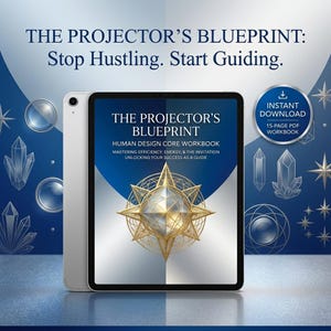 Puede incluir: Una tableta digital muestra "THE PROJECTOR'S BLUEPRINT" con texto sobre diseño humano y un gráfico de estrella. La tableta está junto a una tableta plateada. Un círculo azul indica una descarga instantánea de un cuaderno de trabajo PDF de 15 páginas.
