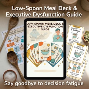 Puede incluir: Una tableta digital muestra una "Low-Spoon Meal Deck & Executive Dysfunction Guide". La imagen incluye tarjetas de recetas, cucharas de madera y el texto "Say goodbye to decision fatigue."