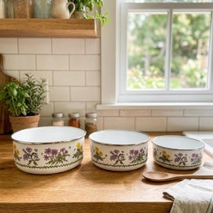 Vintage Lincoware Enamel Nesting Bowls Set of 3 – Retro Floral Cottagecore Kitchenware
