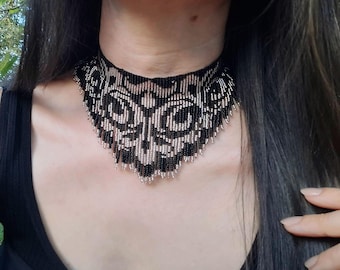 Choker in pizzo con perline nere - Collana gotica con frange fatta a mano