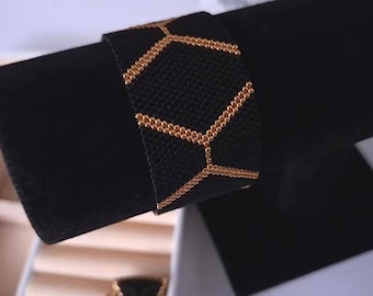 Armband met zwarte en gouden kralen, brede peyote armband, handgemaakte sieraden met kleine kraaltjes, opvallende armband