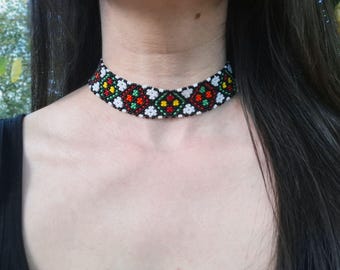 Handgemaakte Oekraïense kralenketting – bloemenrocaillesketting