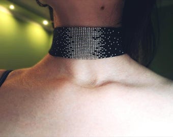 Collana girocollo con perline sfumate nere e argento – Gioielli con perline di semi fatte a mano