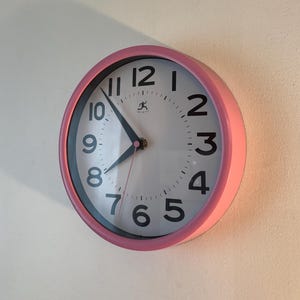 Vintage Pink Wall Clock,Horloge Murale Vintage Rose,Mid-Century Retro Kitchen Clock 1970s 1980s Atomic Style,Space Age Postmodern pink clock