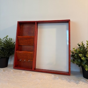 Vintage Wooden Mail Organizer with Whiteboard & Key Hooks, Porte-Lettres Mural Vintage en Bois avec Tableau Effaçable et Crochets