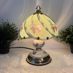 Abajur de mesa vintage com toque, base de cerâmica e cúpula de vidro floral, luminária retrô com brilho ajustável.