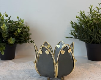 PartyLite Vintage Lotus Kerzenhalter, Seerosen-Teelichthalter aus rauchgrauem Glas mit goldenen Akzenten, Hollywood Regency Lotus Lampenkerzenhalter