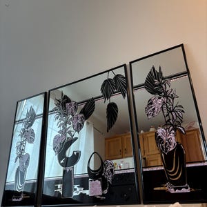 Ensemble de miroirs triptyque Art déco vintage années 1980, miroirs en verre dépoli gravé de fleurs lot de 3 miroirs cadre mauve postmoderne