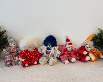 磁器製のピエロのマリオネット | ブランコに乗る陶器製のピエロ人形