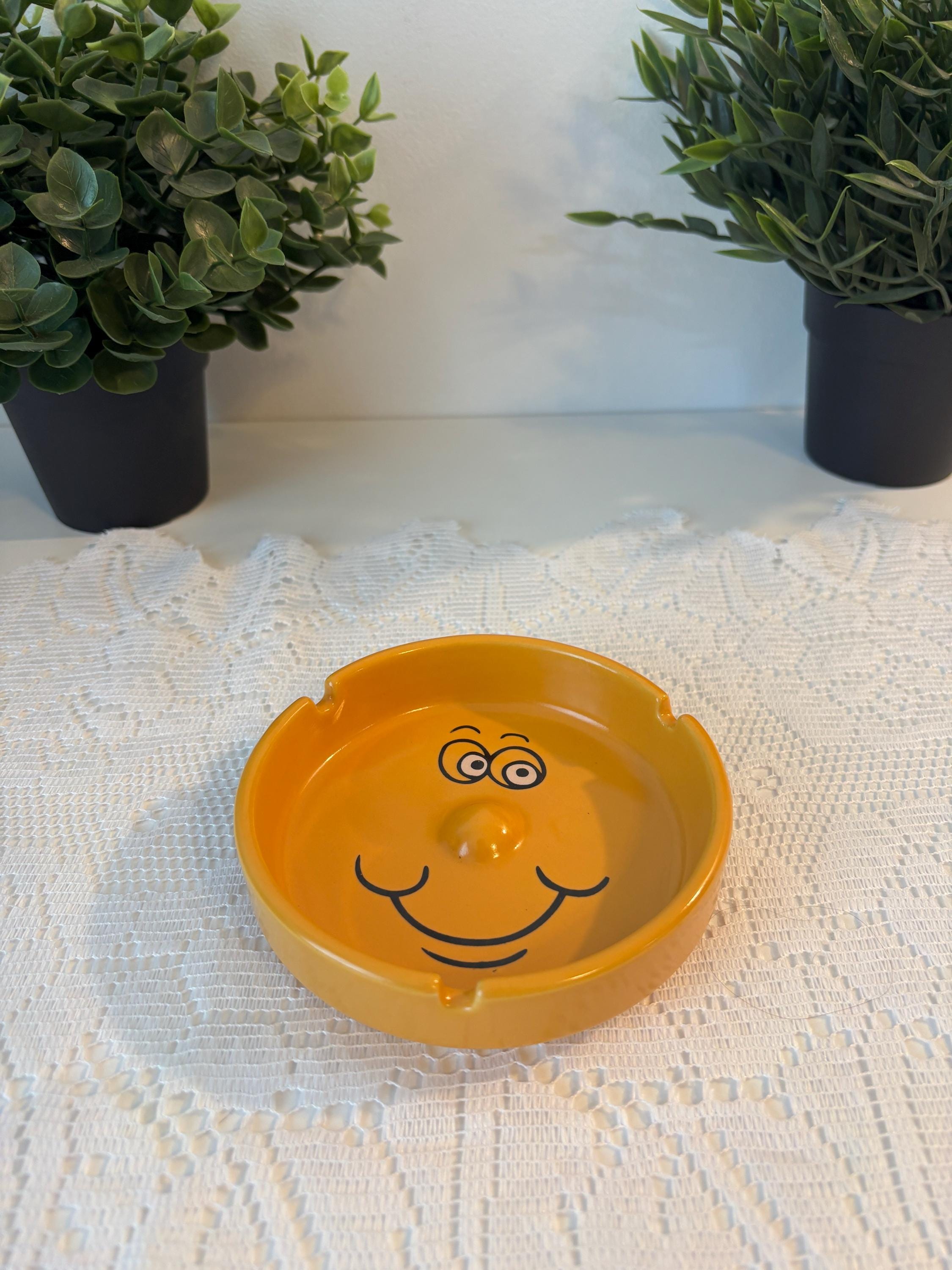 スマイリーフェイス 陶器製灰皿 Smiley Face Ashtray - Etsy