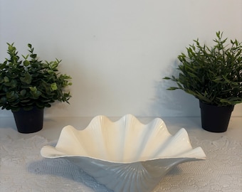 Plato de cerámica blanca con forma de concha, cuenco decorativo con forma de concha, bandeja para joyas o decoración.