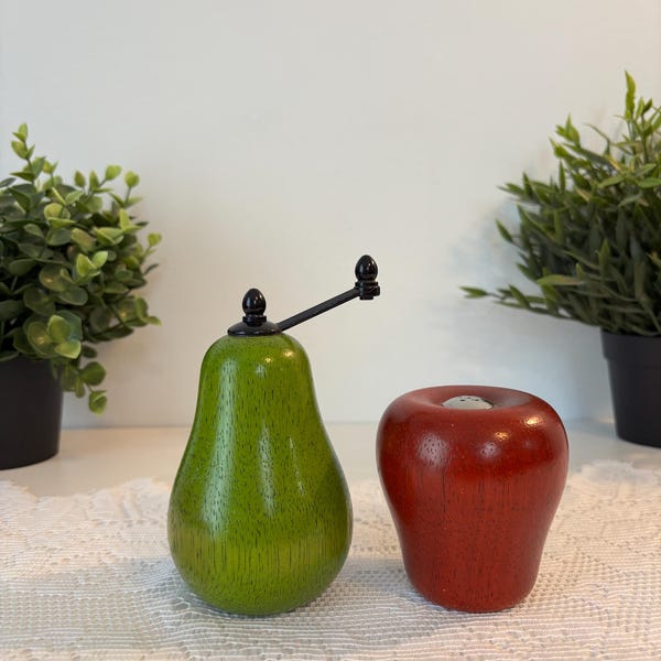 Vintage Apple & Pear Salt and Pepper Shaker Set
