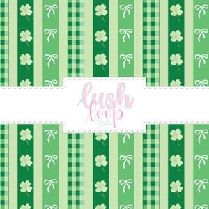 Peut inclure: Motif sur le thème de la Saint-Patrick avec des rayures verticales vertes. Le motif comprend des trèfles, des nœuds blancs et un motif à carreaux. Le texte "lush loop Studio" est affiché dans un rectangle blanc.