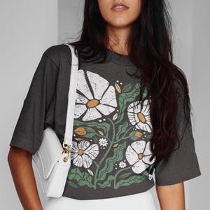 Boho Daisy Flower Tee: Comfort Colors Retro Floral T-Shirt