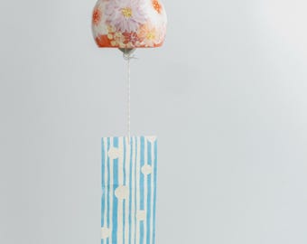 Campana de viento japonesa de cerámica con motivos florales | Campana Yuzuriha Furin | Decoración colgante rosa de verano | Hecha en Japón
