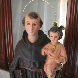 Antique image of Saint Anthony of Padua with the infant Jesus, of the 40 former Catholic religious statue with glass eyes.