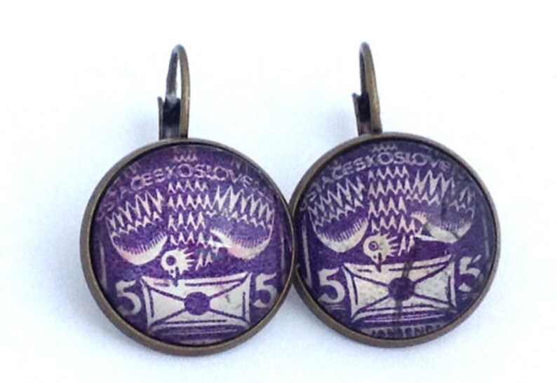 1920s Purple Dove Stamp Carrier Pigeon Czechoslovakian Postage Stamp Jewelry Vintage Postage Stamp Earrings French Clip Earrings imagem 1