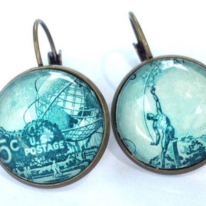 Sello de la Feria Mundial de EE. UU. de 1964 - Queens, NY, joyería con sellos postales - Pendientes con sellos postales antiguos - Pendientes con clip francés en bronce antiguo