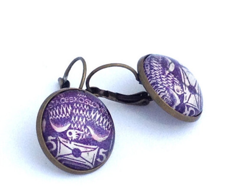 1920s Purple Dove Stamp Carrier Pigeon Czechoslovakian Postage Stamp Jewelry Vintage Postage Stamp Earrings French Clip Earrings imagem 2