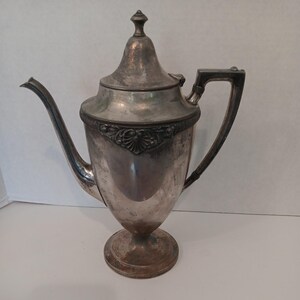 Crescent Silverware Silverplated Coffee/Tea Pot. Beautiful. 11".
