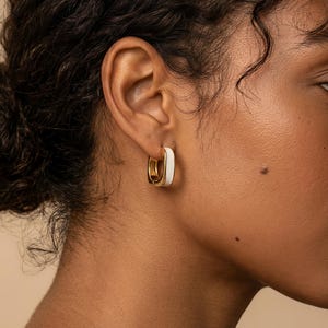 Emaille Rechteck Creolen | Vergoldete Huggie Creolen