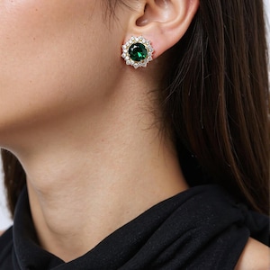 Smaragd Ohrstecker, Smaragd Silber Ohrringe, Smaragd Ohrringe, Minimalistische Ohrringe, zierliche Smaragd Schmuck, zierliche Ohrstecker