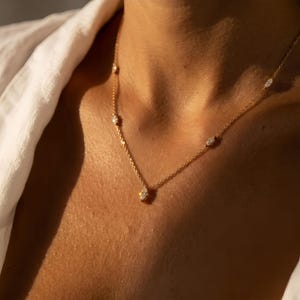 Orecchini pendenti VLogo con cristalli in Oro - Valentino