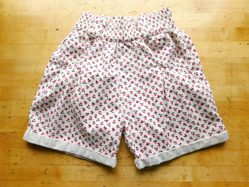 1980s Floral Shorts Vintage 80s High Waisted Cuffed Shorts S