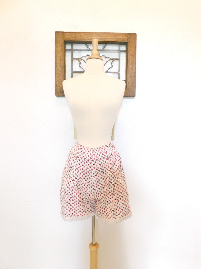 1980s Floral Shorts Vintage 80s High Waisted Cuffed Shorts S