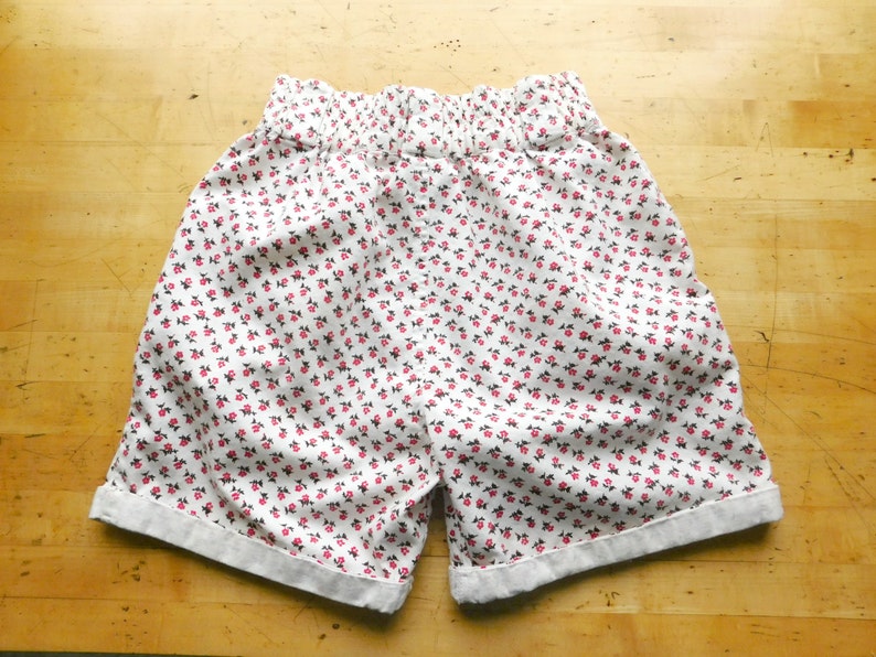 1980s Floral Shorts Vintage 80s High Waisted Cuffed Shorts S