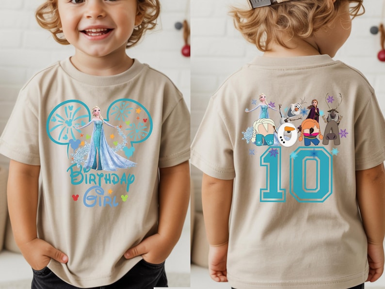 Puede incluir: Camiseta beige de manga corta con un dise&ntilde;o de Elsa de Frozen y el texto "Birthday Girl". La parte trasera de la camiseta muestra el n&uacute;mero "10" en azul, junto con otros personajes de Frozen.