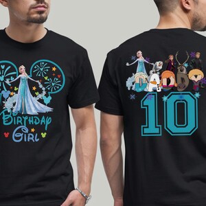 Puede incluir: Camiseta negra con un dise&ntilde;o de Frozen. La parte delantera muestra a Elsa y la frase "Birthday Girl". La parte trasera tiene el n&uacute;mero 10 y otros personajes de la pel&iacute;cula. Los gr&aacute;ficos son en azul, blanco y turquesa.