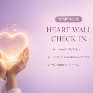 Op de afbeelding: Een gloeiend hartvormig object dat in komvormige handen wordt gehouden tegen een zachte paarse achtergrond. De afbeelding bevat de tekst "START HERE" en "HEART WALL CHECK-IN" met opsommingstekens: Heart Wall Scan, Tot 5 emoties gewist en Schriftelijke samenvatting.